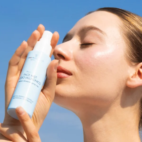 Face mist ultra–fine dall’azione idratante e rinfrescante con acido ialuronico